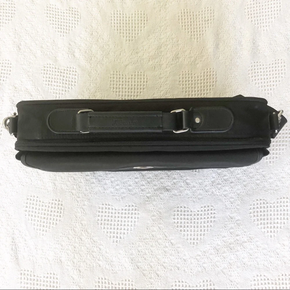 Targus 15.6” Traditional Notepac Padded Laptop Case Adjustable Carrying Strap ⬛️